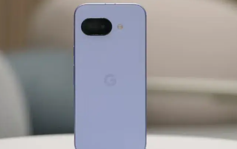 Pixel 10 系列搶先曝光!海灘廣告拍攝現場揭示新機設計與 AI 主打特色