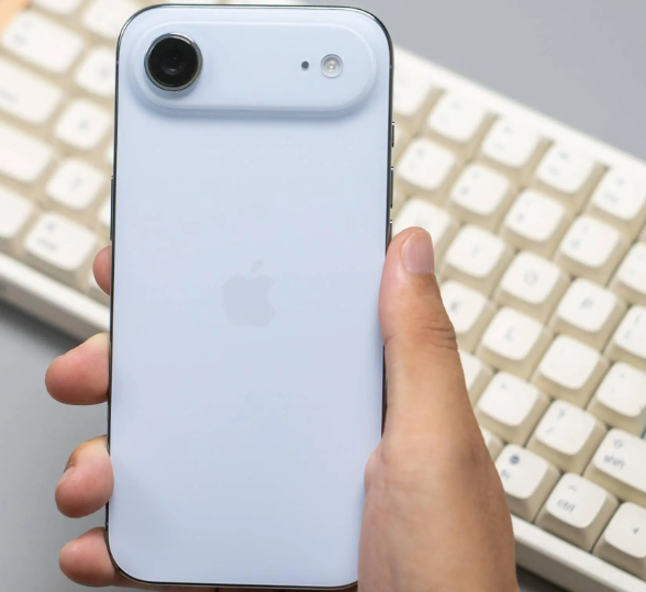 iPhone 18 Pro 迎來重大螢幕革新：導入螢下 Face ID、可能取消動態島設計