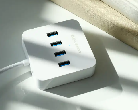 筆電只剩兩個孔怎麼辦?5款USB Hub速度相容性散熱完整比較