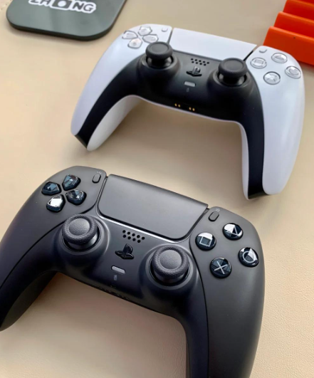PS5手把 & Xbox手把 & Switch Pro哪個好?不同平台遊戲手把選購指南